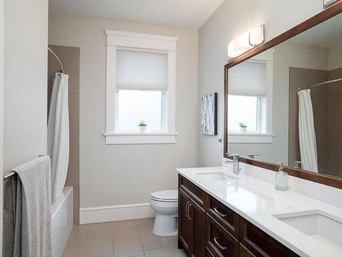 2430 Central Ave, Oak Bay, BC - Indoor Photo Showing Bathroom