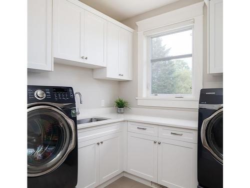 2430 Central Ave, Oak Bay, BC - Indoor Photo Showing Laundry Room