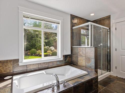 359 Wayne Rd, Campbell River, BC - Indoor Photo Showing Bathroom