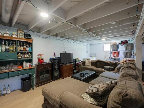 761 Trunk Rd, Duncan, BC - Indoor Photo Showing Other Room