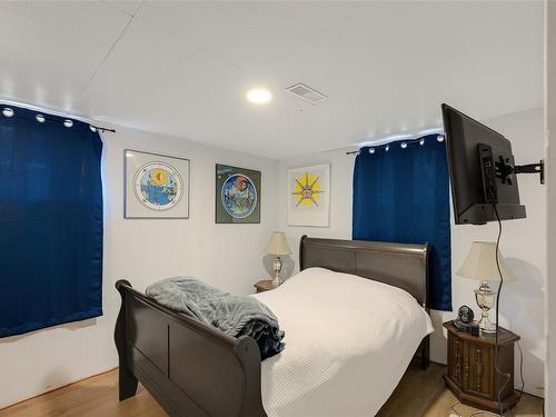 761 Trunk Rd, Duncan, BC - Indoor Photo Showing Bedroom
