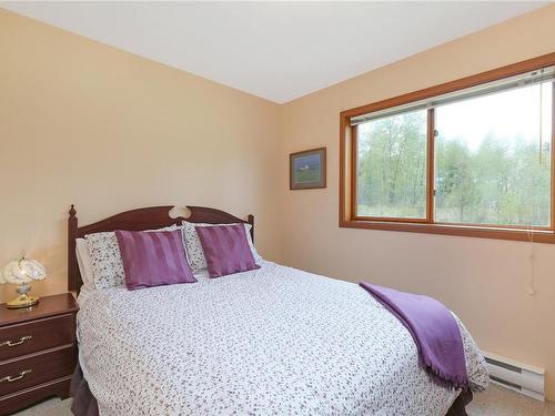 3494 Macaulay Rd, Black Creek, BC - Indoor Photo Showing Bedroom