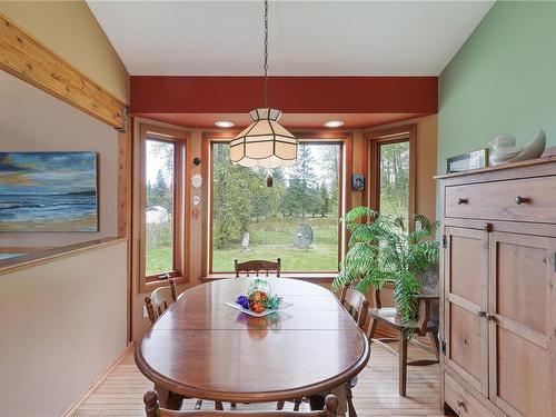 3494 Macaulay Rd, Black Creek, BC - Indoor Photo Showing Dining Room