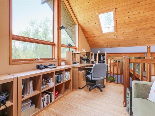 3494 Macaulay Rd, Black Creek, BC - Indoor Photo Showing Office