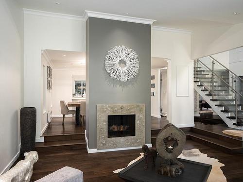 1007 Kentwood Pl, Saanich, BC - Indoor Photo Showing Living Room With Fireplace