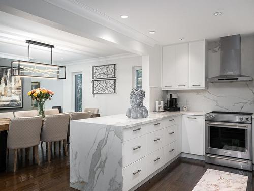 1007 Kentwood Pl, Saanich, BC - Indoor Photo Showing Kitchen With Upgraded Kitchen