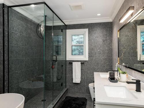 1007 Kentwood Pl, Saanich, BC - Indoor Photo Showing Bathroom