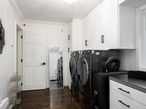 1007 Kentwood Pl, Saanich, BC - Indoor Photo Showing Laundry Room