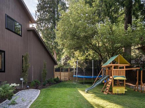 1007 Kentwood Pl, Saanich, BC - Outdoor With Backyard