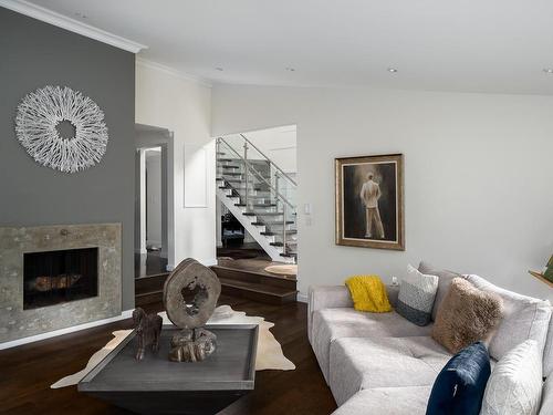 1007 Kentwood Pl, Saanich, BC - Indoor Photo Showing Living Room With Fireplace