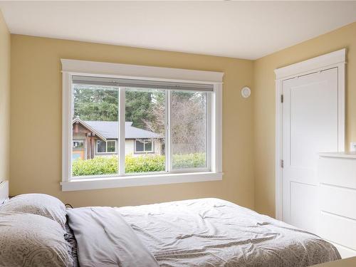 4924 Winterburn Pl, Saanich, BC - Indoor Photo Showing Bedroom
