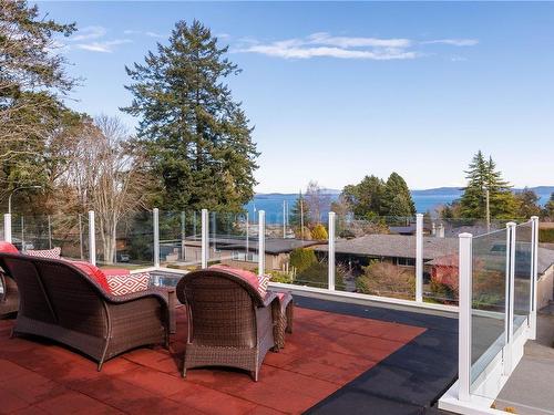 4924 Winterburn Pl, Saanich, BC - Outdoor With Deck Patio Veranda