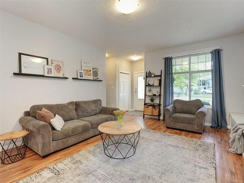 631 Treanor Ave, Langford, BC - Indoor Photo Showing Living Room