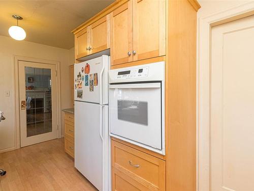 971 Wilmer St, Victoria, BC - Indoor Photo Showing Kitchen
