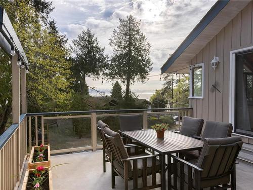 5018 Lochside Dr, Saanich, BC - Outdoor With Exterior