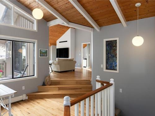 5018 Lochside Dr, Saanich, BC - Indoor Photo Showing Other Room