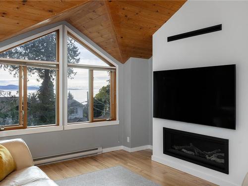 5018 Lochside Dr, Saanich, BC - Indoor Photo Showing Living Room With Fireplace