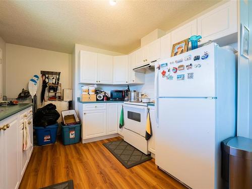 122 Bonavista Pl, Nanaimo, BC - Indoor Photo Showing Kitchen