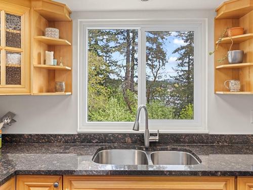 4075 Grange Rd, Saanich, BC - Indoor Photo Showing Kitchen With Double Sink