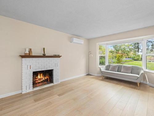 4075 Grange Rd, Saanich, BC - Indoor Photo Showing Living Room With Fireplace
