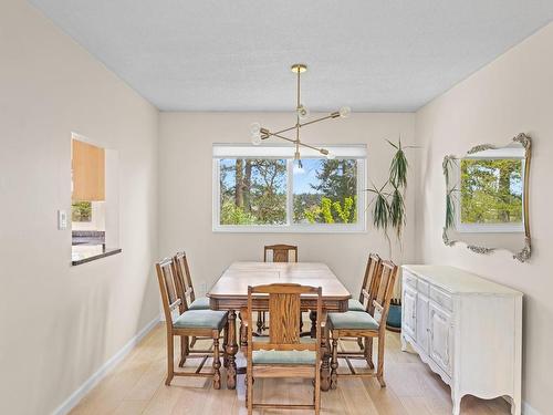4075 Grange Rd, Saanich, BC - Indoor Photo Showing Dining Room
