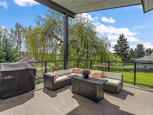 827 Royal Oak Ave, Saanich, BC - Outdoor With Deck Patio Veranda With Exterior