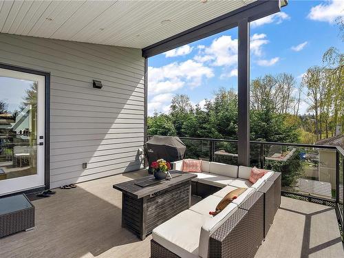 827 Royal Oak Ave, Saanich, BC - Outdoor With Deck Patio Veranda With Exterior