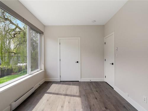827 Royal Oak Ave, Saanich, BC - Indoor Photo Showing Other Room