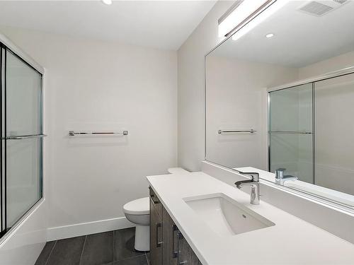 827 Royal Oak Ave, Saanich, BC - Indoor Photo Showing Bathroom
