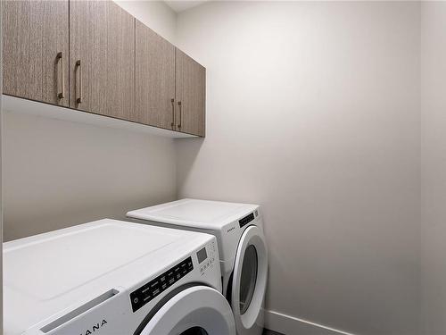 827 Royal Oak Ave, Saanich, BC - Indoor Photo Showing Laundry Room