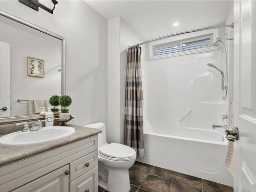 592 Viking Way, Parksville, BC - Indoor Photo Showing Bathroom