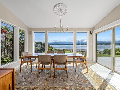 2327 Comox Ave, Comox, BC - Indoor Photo Showing Dining Room