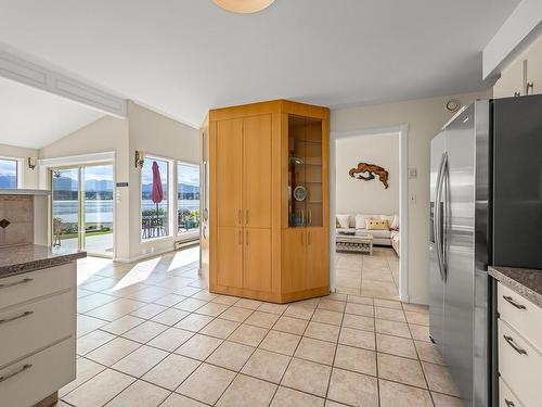 2327 Comox Ave, Comox, BC - Indoor Photo Showing Kitchen