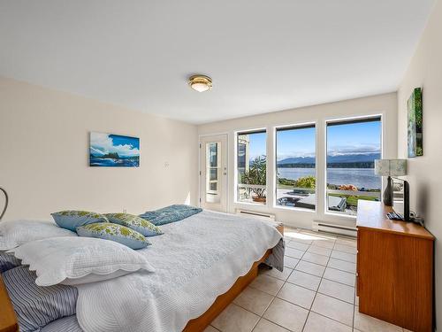 2327 Comox Ave, Comox, BC - Indoor Photo Showing Bedroom