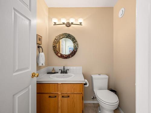 2327 Comox Ave, Comox, BC - Indoor Photo Showing Bathroom