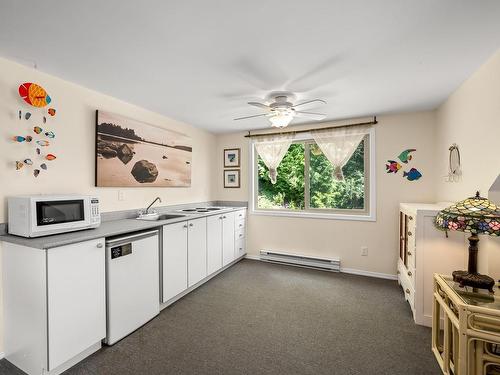 2327 Comox Ave, Comox, BC - Indoor Photo Showing Kitchen