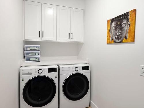 3020 Catalina Way, Chemainus, BC - Indoor Photo Showing Laundry Room