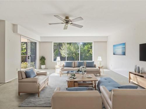 1623 Birch Ave, Comox, BC - Indoor Photo Showing Living Room