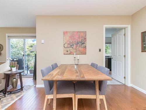 303-1361 Hillside Ave, Victoria, BC - Indoor Photo Showing Dining Room