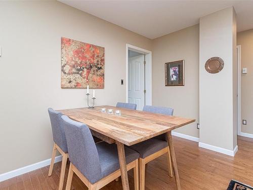 303-1361 Hillside Ave, Victoria, BC - Indoor Photo Showing Dining Room