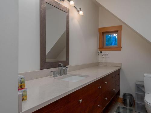 10672 Taylor Arm Dr, Port Alberni, BC - Indoor Photo Showing Bathroom