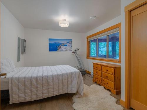 10672 Taylor Arm Dr, Port Alberni, BC - Indoor Photo Showing Bedroom