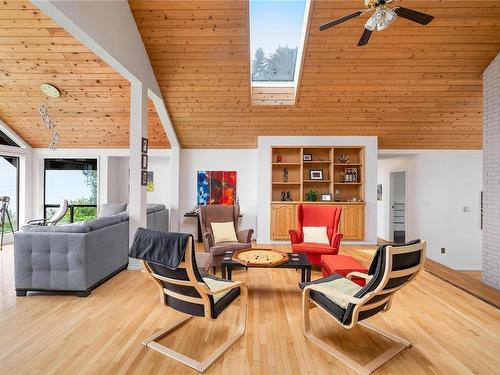 9227 Invermuir Rd, Sooke, BC - Indoor Photo Showing Living Room