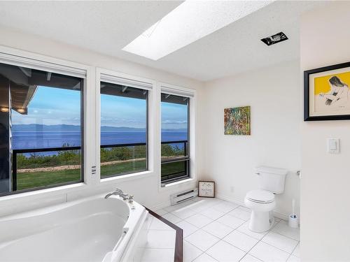 9227 Invermuir Rd, Sooke, BC - Indoor Photo Showing Bathroom