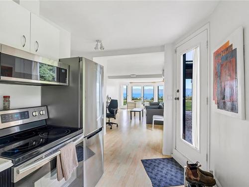 9227 Invermuir Rd, Sooke, BC - Indoor Photo Showing Kitchen