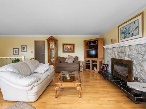 6217 Icarus Dr, Nanaimo, BC - Indoor Photo Showing Living Room With Fireplace