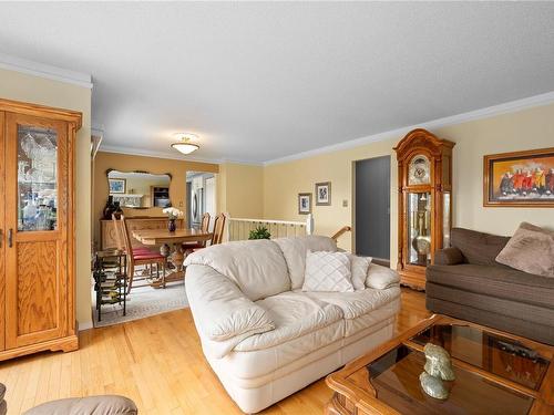 6217 Icarus Dr, Nanaimo, BC - Indoor Photo Showing Living Room