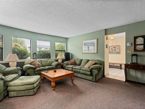 6217 Icarus Dr, Nanaimo, BC - Indoor Photo Showing Living Room