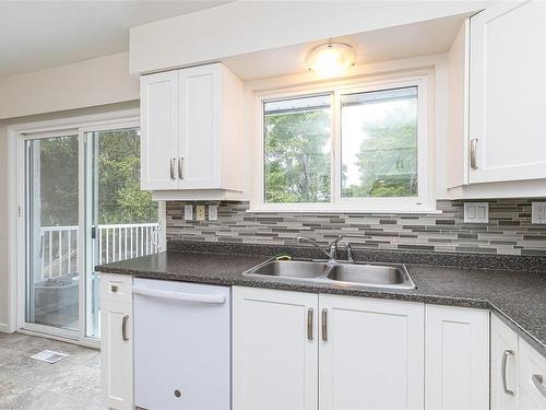 1810 San Lorenzo Ave, Saanich, BC - Indoor Photo Showing Kitchen With Double Sink