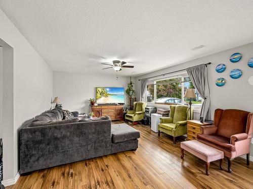 2188 Noel Ave, Comox, BC - Indoor Photo Showing Living Room